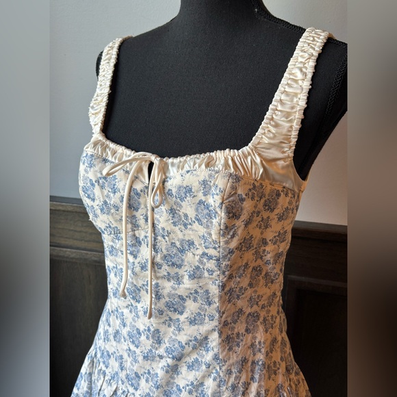 Astr Blue and Cream Floral Milkmaid Mini Dress EUC M - Picture 3 of 10